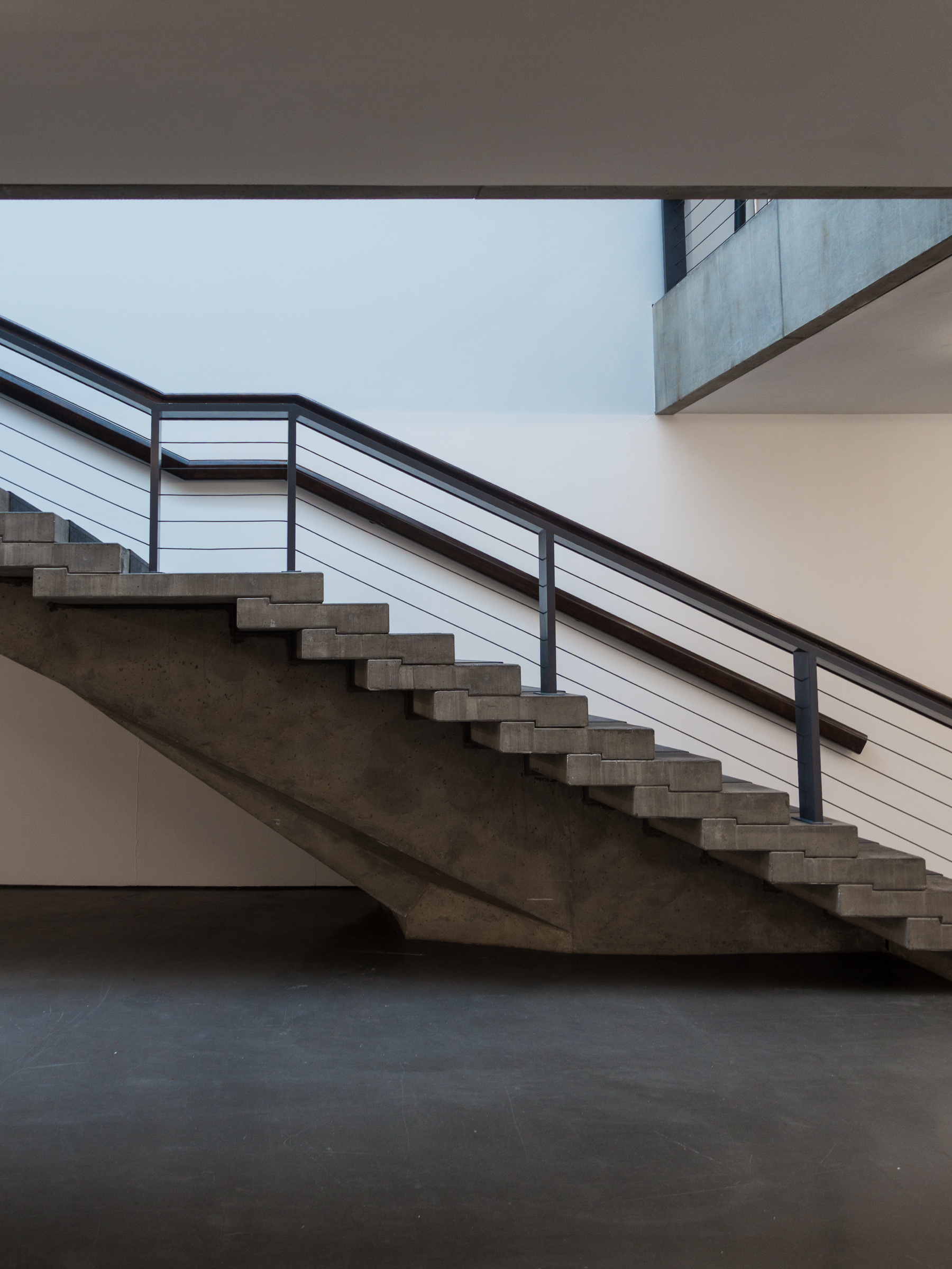 Concrete staircase viewed from side, full flight, Kunsthalle Düsseldorf