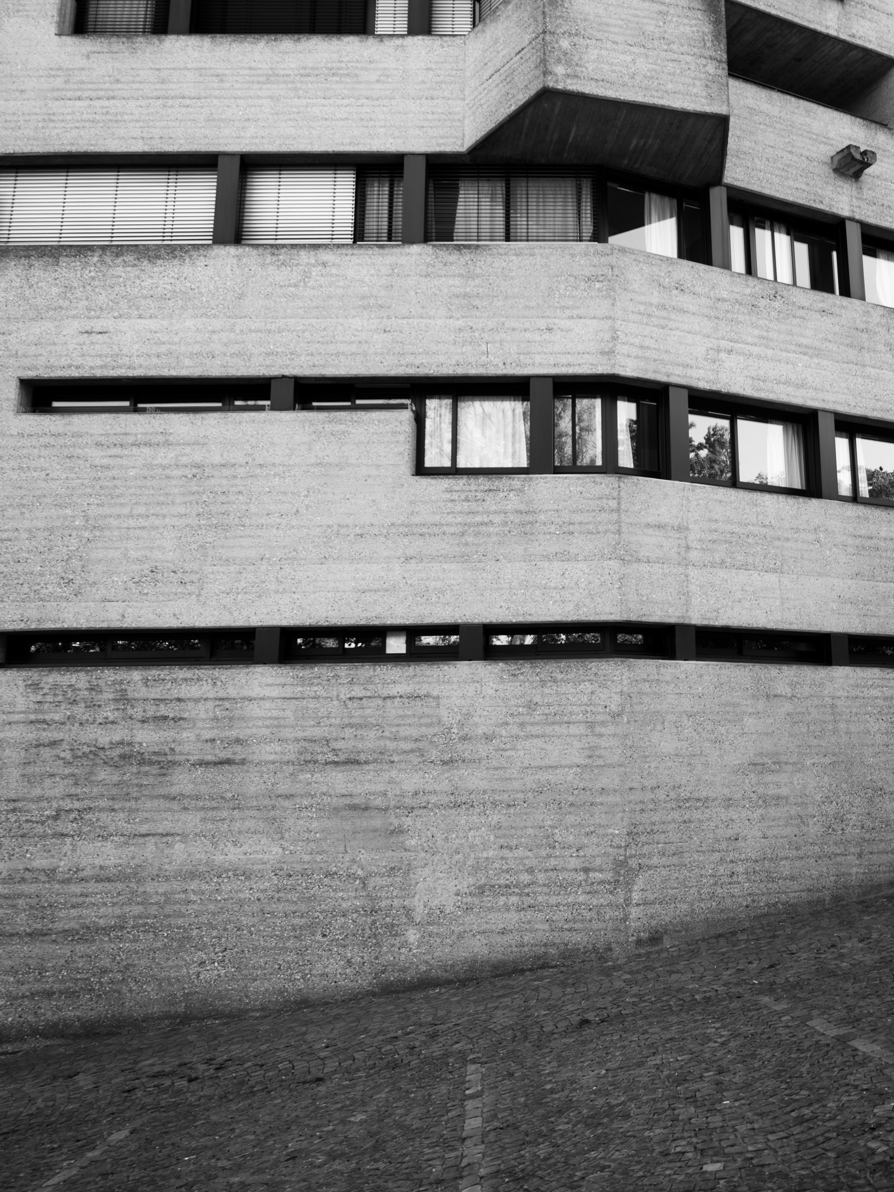 Close-up of Rathaus Bensberg facade with window blinds and concrete texture