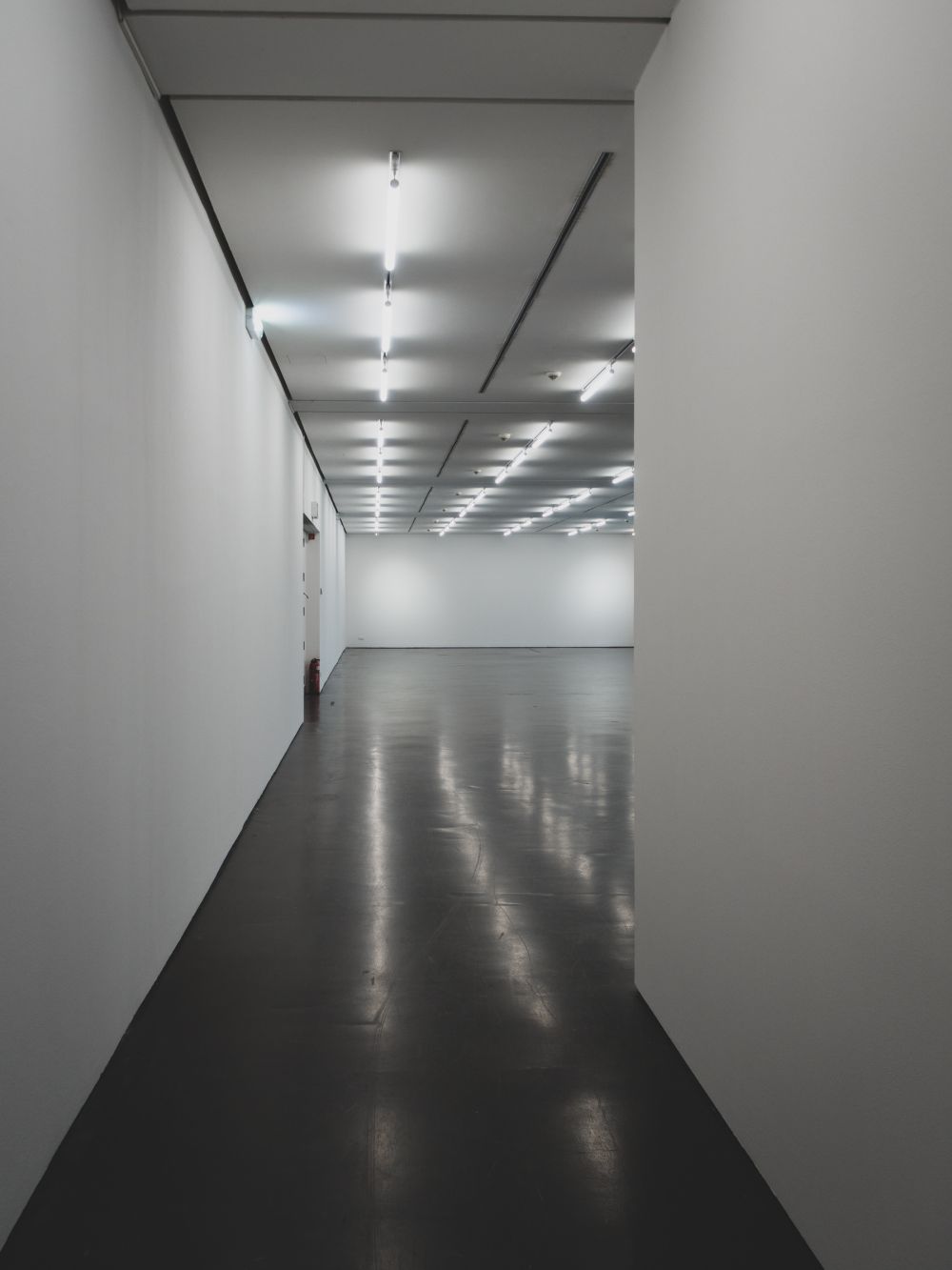 Long corridor view through empty gallery spaces, Kunsthalle Düsseldorf