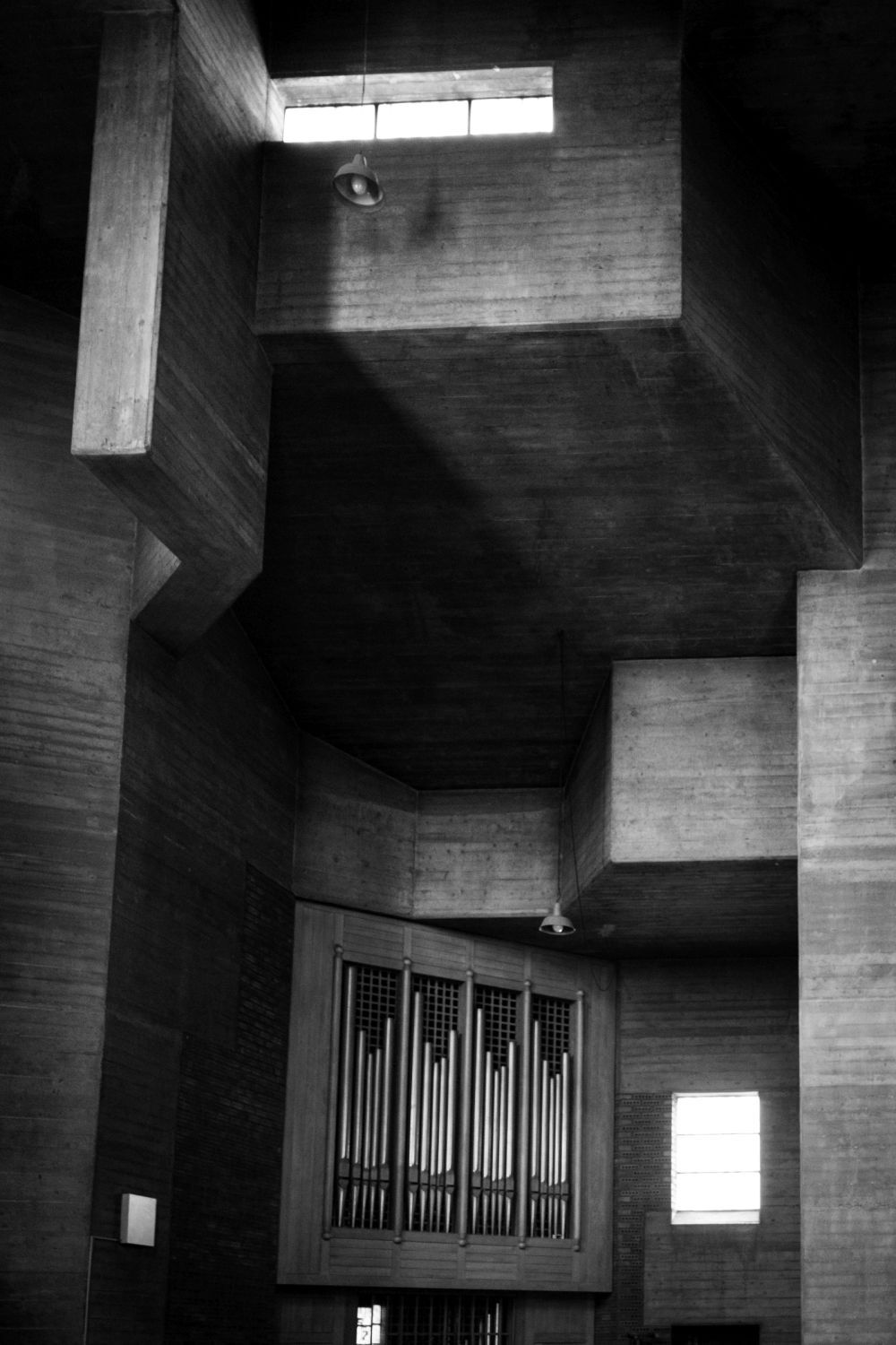 Church of the Resurrection, Cologne-Lindenthal — concrete surfaces