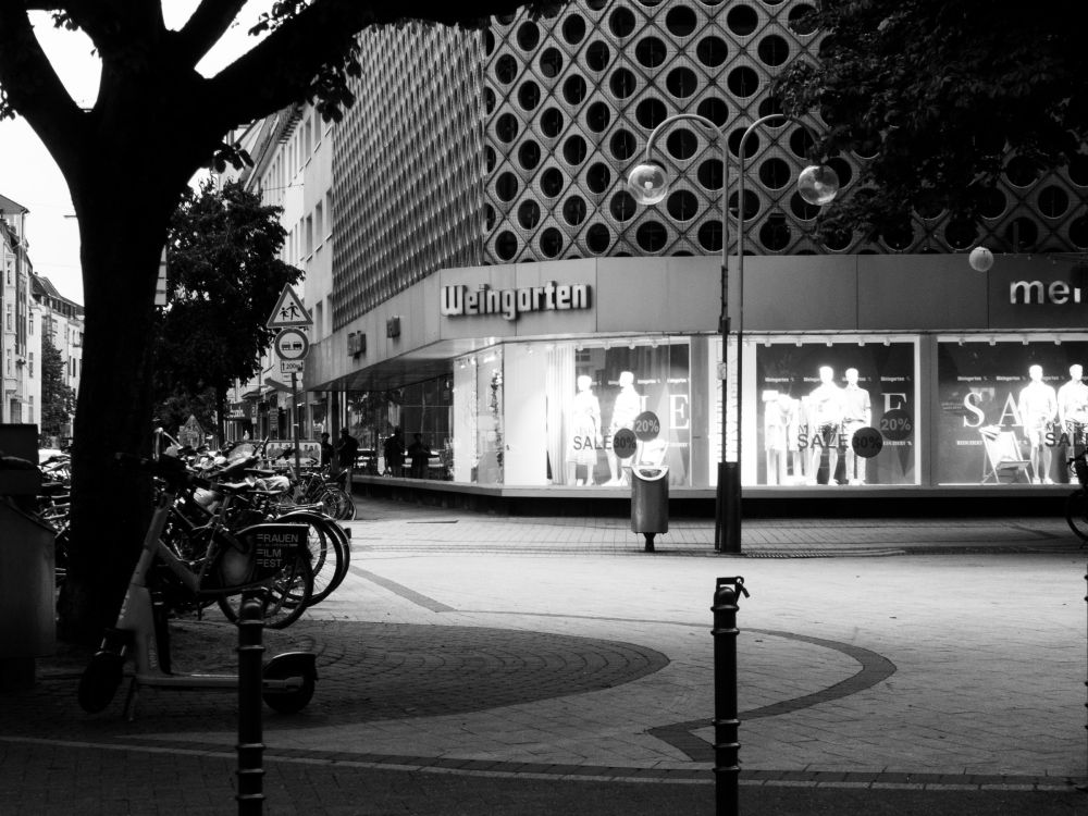 Weingarten building at street level, Friesenplatz, Cologne, black and white