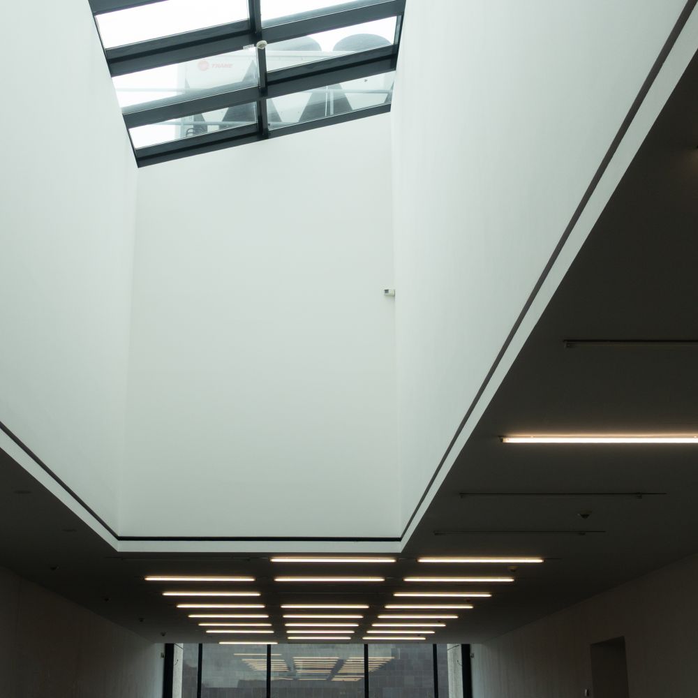 Skylight and angled ceiling detail with fluorescent strips, Kunsthalle Düsseldorf