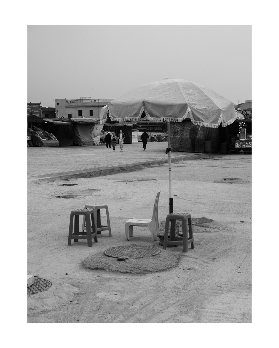 Friday Morning, Marrakech — Through the Medina to Djemaa el-Fna
Jan 2026

#marrakech #medina #djemaaelfna #streetphotography #urbanphotography #morocco #northafrica #fridaymorning #dawn #souk #streetlife #winter #january #kersavond #urbanpresents