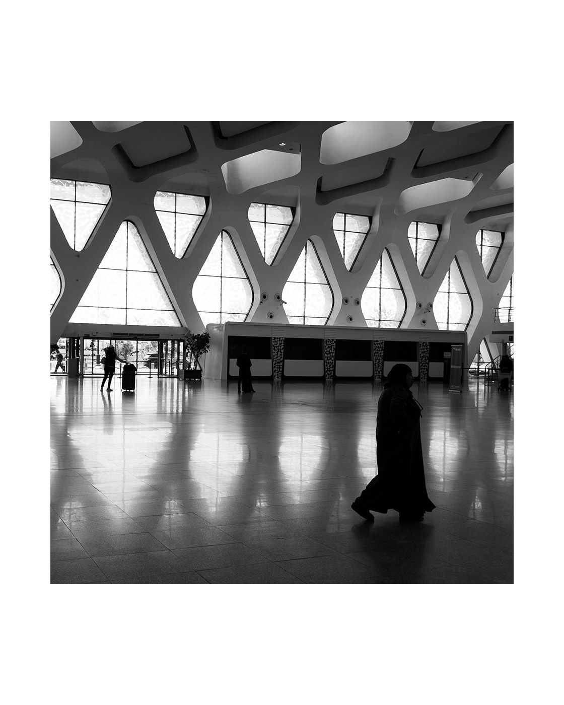 Between arrival and departure.
Marrakech.
Jan 2026

#kersavond #urbanpresents #marrakech #airportarchitecture #modernarchitecture #concretearchitecture #blackandwhite #minimalphotography #geometry #lightandshadow #publicspace #streetphotography