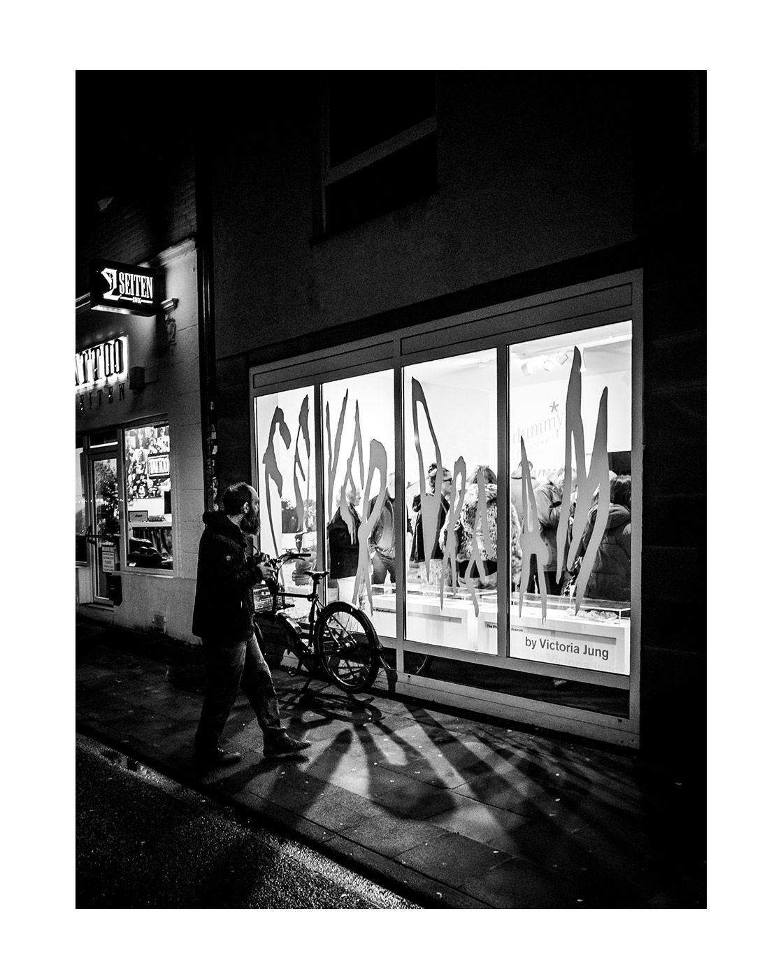 "Fever Dream" – @victoria.jung_ 
@ THE BOX @the_photobookmuseum 

#VictoriaJung #FeverDream #PhotoBookMuseum #DocumentaryPhotography #CologneArt #UrbanPhotography #kersavond #urbanpresents